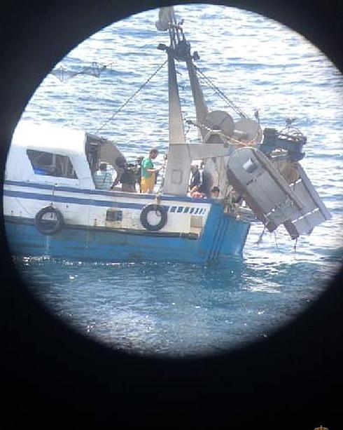 Un patrullero de la Armada apresa un pesquero de La Vila con 40 kilos de hachís