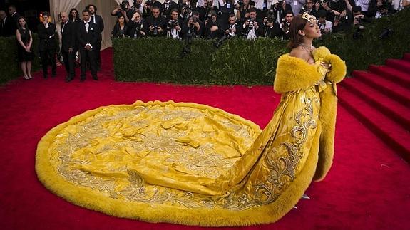 Comparan a Rihanna con una tortilla en la gala del MET