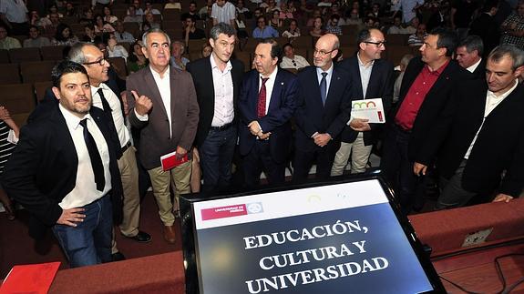 Todos los partidos suscriben su compromiso con la universidad pública