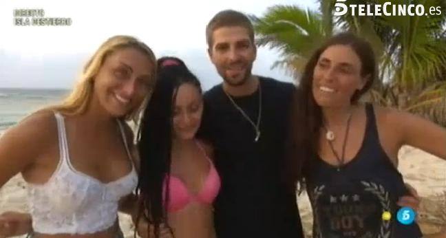 'Supervivientes': primera expulsión definitiva y duchas 'hot'