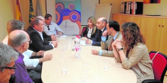 PSOE y Guanyar se reúnen con pequeños empresarios