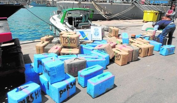 Tres detenidos por transportar en un yate 2.000 kilos de hachís