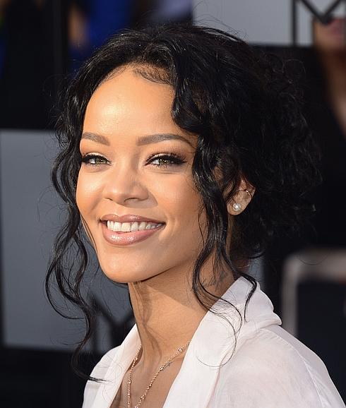 Rihanna recibe un sugerente ramo de flores