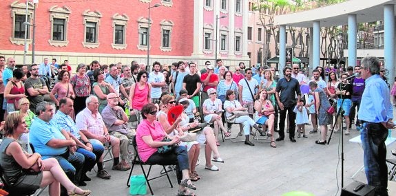 Los críticos maniobran para intentar retirar el apoyo del partido a Ahora Murcia