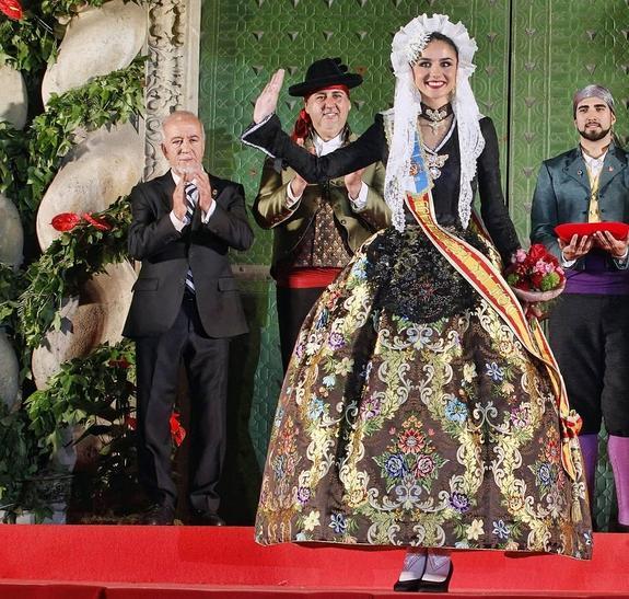 Carmen Caballero, reina de las Hogueras