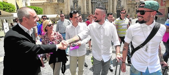 Rosa Díez acusa a «los poderosos» de intentar acabar con su partido