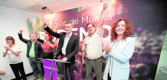 Podemos se convierte en la tercera fuerza con seis escaños
