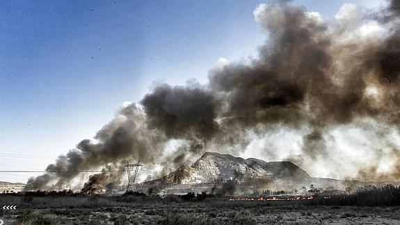 Casi extinguido el incendio en Fontcalent