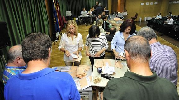 El escrutinio del voto emigrante no varía finalmente los resultados en la Región