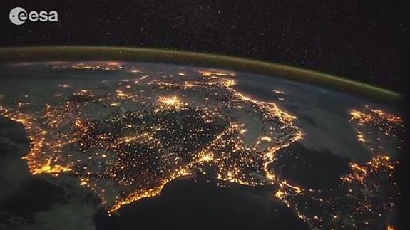 España brilla desde el espacio