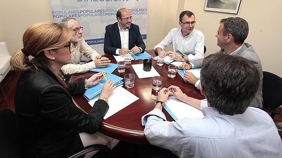 El PP inicia el diálogo con el resto de partidos en busca de acuerdos