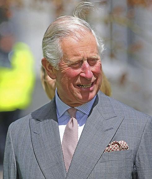 Irina Shayk acapara la atención de Carlos de Inglaterra