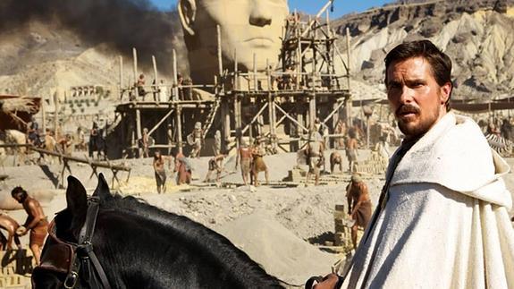 Ridley Scott dirige al Moisés más guerrero