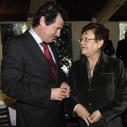 Pastor «respeta» la decisión de la Junta del PP