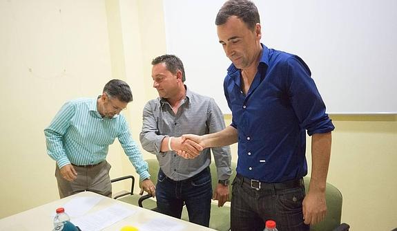 PSOE e independientes sellan el pacto que fulmina décadas de poder popular