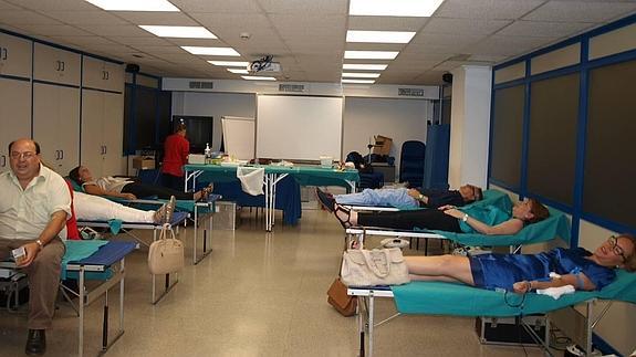 Los empleados de Aguas de Alicante e Hidraqua donan sangre