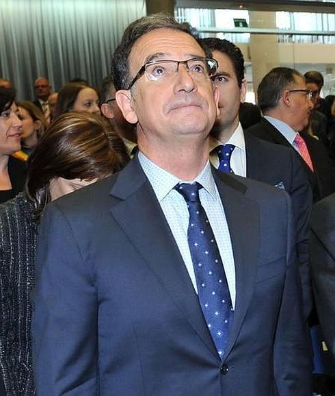 Bascuñana da su brazo a torcer y dimite para facilitar un acuerdo entre PP y Ciudadanos