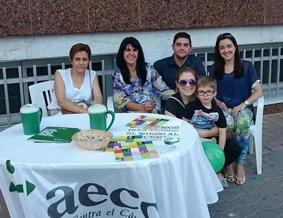 El PP recauda fondos contra el cáncer junto a la delegación local de la AECC