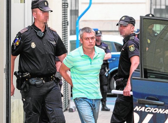 Piden mantener en prisión al 'narco de la Wikipedia' por un alijo de 200 kilos de cocaína