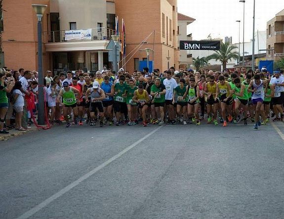 Una carrera solidaria recauda fondos destinados a sufragar el comedor infantil de verano