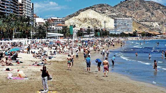 Las playas del Postiguet y el Cocó ya no figuran como suelo forestal