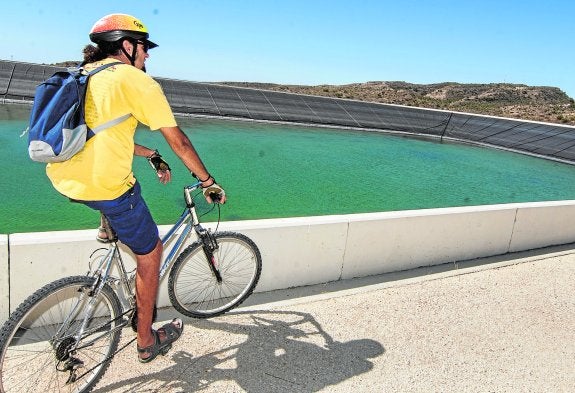 El Júcar riega de nuevo el municipio y 600 comuneros se aseguran agua en verano