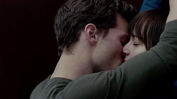 Cincuenta sombras de Grey: Atacan a E.L James en un encuentro con fans en Twitter