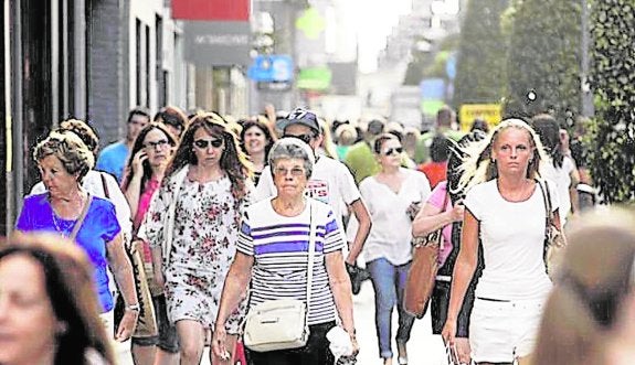 Echávarri pedirá a Ximo Puig que suprima la libertad de horarios comerciales en la ciudad