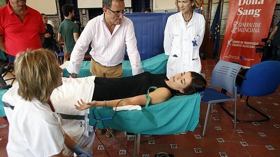 La consellera de Sanidad anima a donar sangre durante el verano