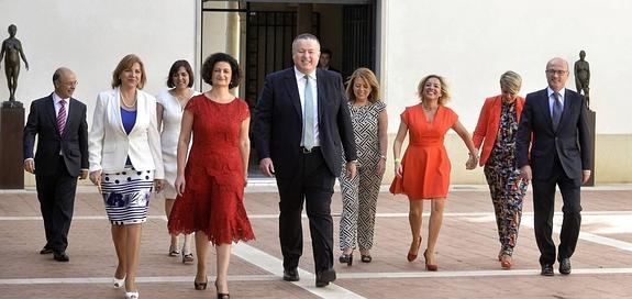 Sánchez pide a sus consejeros «cercanía, humildad y sensibilidad social»