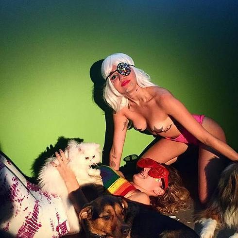 Miley Cyrus: ¿infiel a Stella Maxwell?