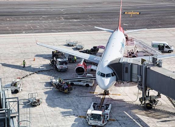 El aeropuerto de El Altet anota el cuarto récord mensual consecutivo