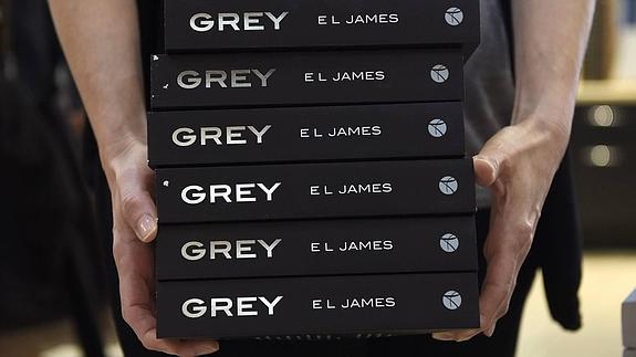 La última entrega de 'Cincuenta sombras de Grey' llega a las librerías con una página en blanco