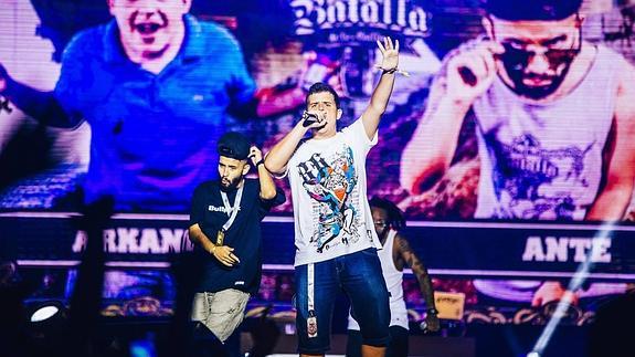 Arkano se luce ante su público