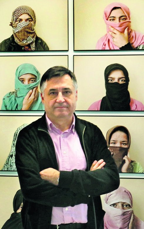 «Busco a los que conocí bajo las bombas para verles sonreír»