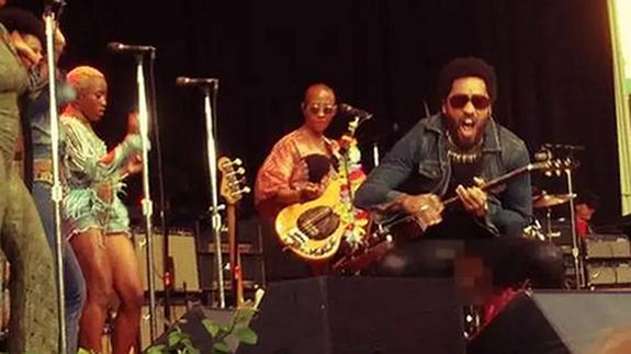 Lenny Kravitz, protagonista de los 'memes' del día tras enseñar el pene