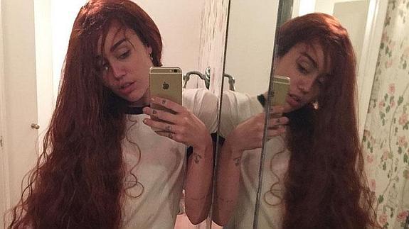 Miley Cyrus vuelve al pelo largo moreno a lo Hannah Montana