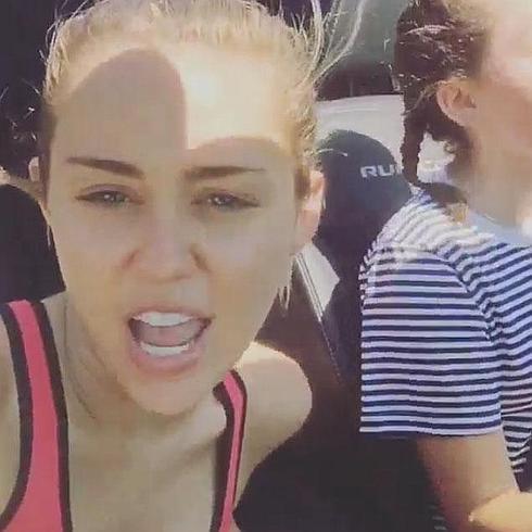 Miley Cyrus hace público un delito de su hermana