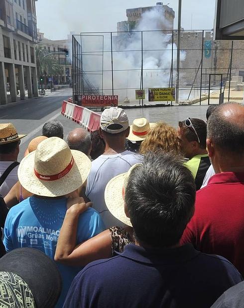 Dama d'Elx abre con estruendo las mascletás