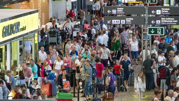 El Aeropuerto de Alicante-Elche registra el mejor mes de su historia