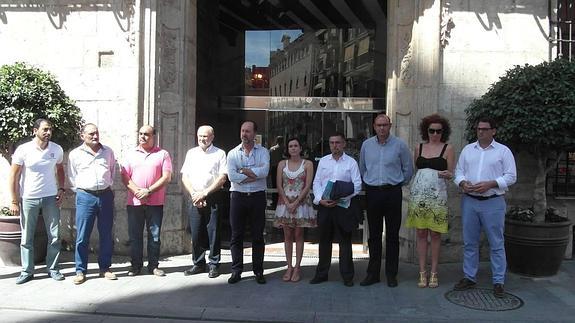 Orihuela guarda un minuto de silencio por las víctimas de Cuenca