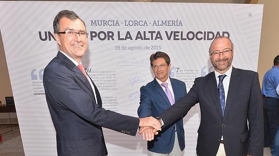 Los alcaldes del PP de Murcia, Almería y Lorca piden agilizar la conexión con AVE