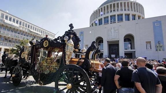 Ostentoso entierro 'real' para un capo de la mafia