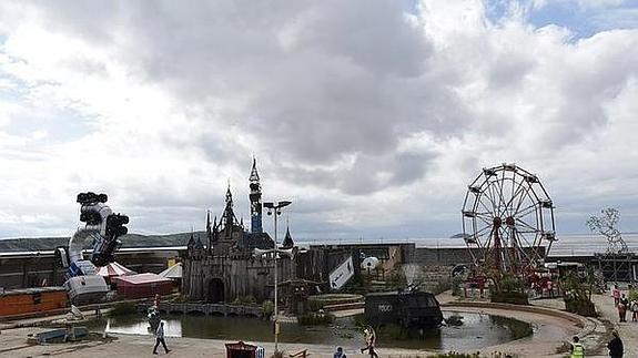 Dismaland, la obra de denuncia político-social más grande de Banksy