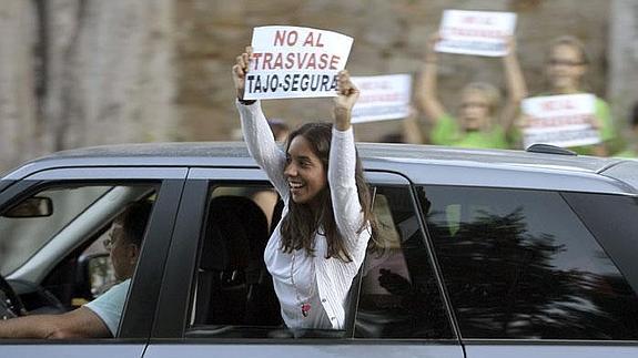 Cientos de personas salen a la calle en Guadalajara para pedir el fin del Trasvase Tajo-Segura