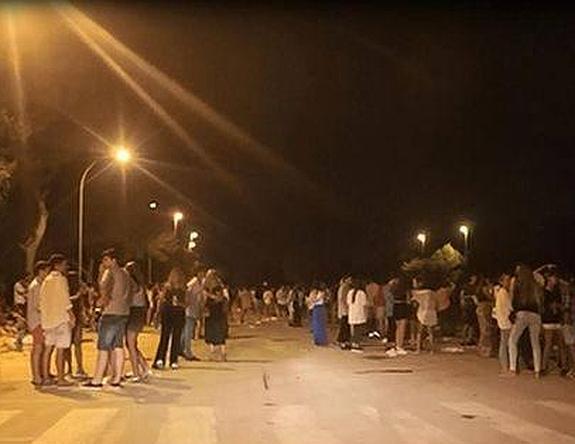 Una nueva concentración de jóvenes en un 'botellón' enoja a los vecinos de Campoamor