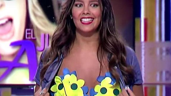 Cristina Pedroche se marca un 'pedrochis' y casi enseña su pecho