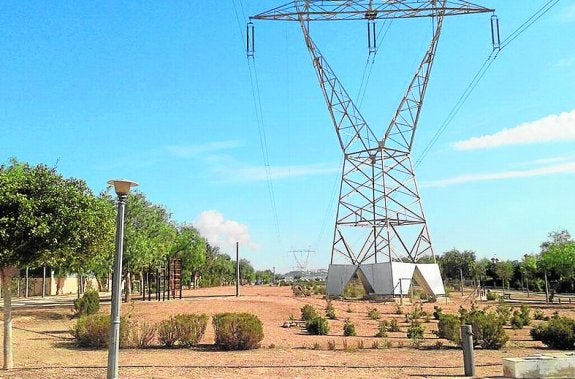 Defensa de la Huerta denuncia más líneas de alta tensión en zonas verdes