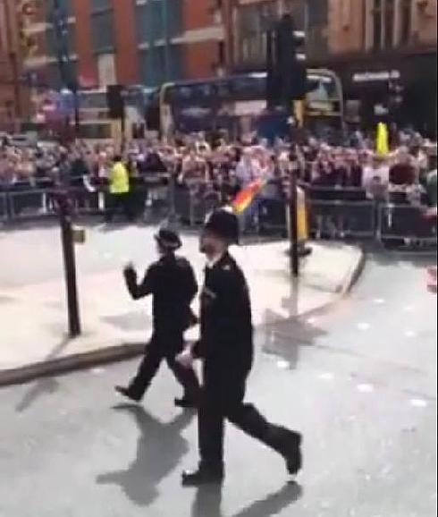 La policía que baila 'Footloose' arrasa en Youtube