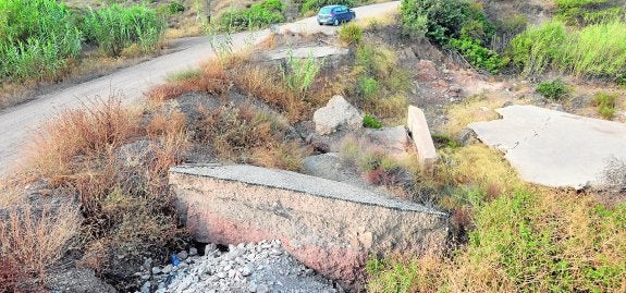 El arreglo de la carretera de Las Macetas incluirá un nuevo puente en Los Cegarras